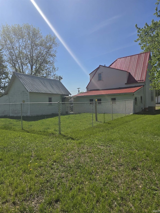 130 W 2nd St, Rochester, IN 46975 - view of yard
