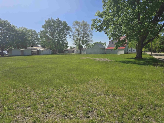 130 W 2nd St, Rochester, IN 46975 - view of yard with fence