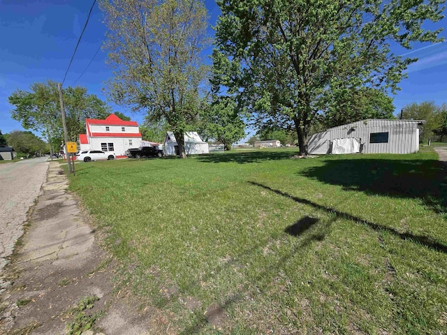 130 W 2nd St, Rochester, IN 46975 - view of green lawn
