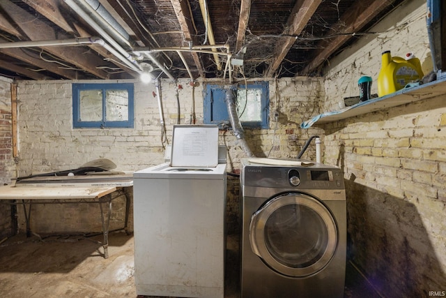 laundry room featuring independent washer and dryer
