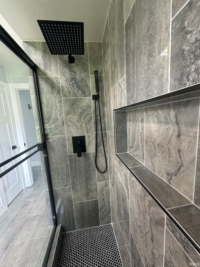 916 2nd Ave, Jasper, IN 47546 - bathroom with tiled shower