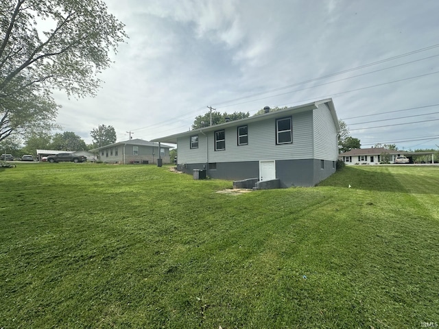 916 2nd Ave, Jasper, IN 47546 - rear view of house with a lawn
