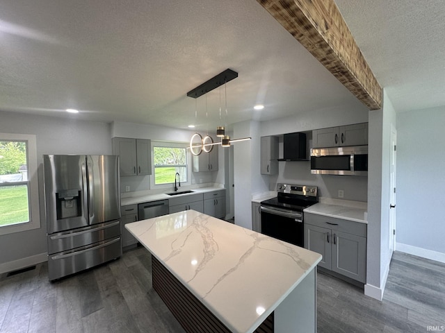 916 2nd Ave, Jasper, IN 47546 - kitchen featuring stainless steel appliances, gray cabinetry, a sink, dark wood-style flooring, and a textured ceiling