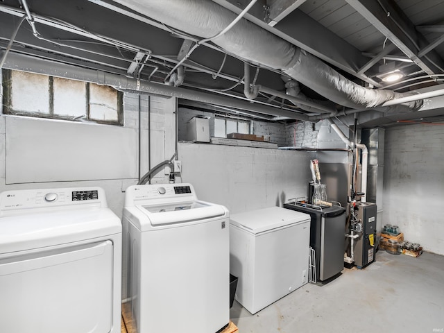 541 S Kelsey Ave, Evansville, IN 47714 - washroom with washing machine and clothes dryer