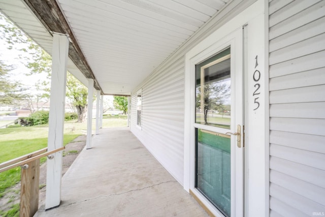 view of patio / terrace with covered porch