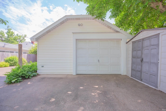 927 S Lombard Ave, Evansville, IN 47714 - detached garage with fence and driveway