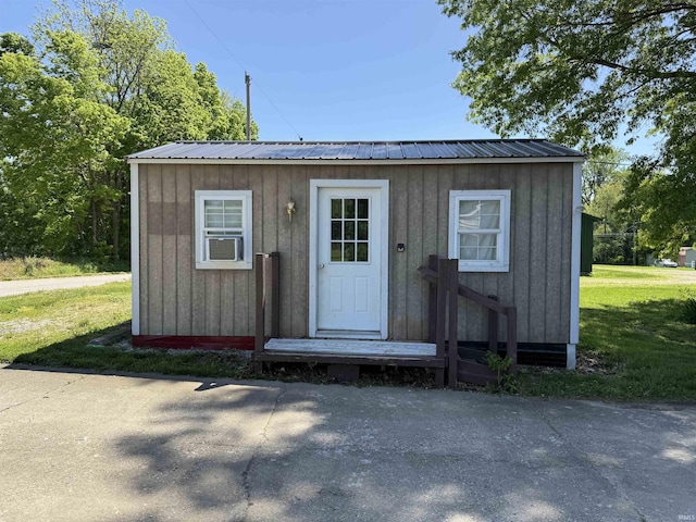 view of outbuilding featuring an outdoor structure