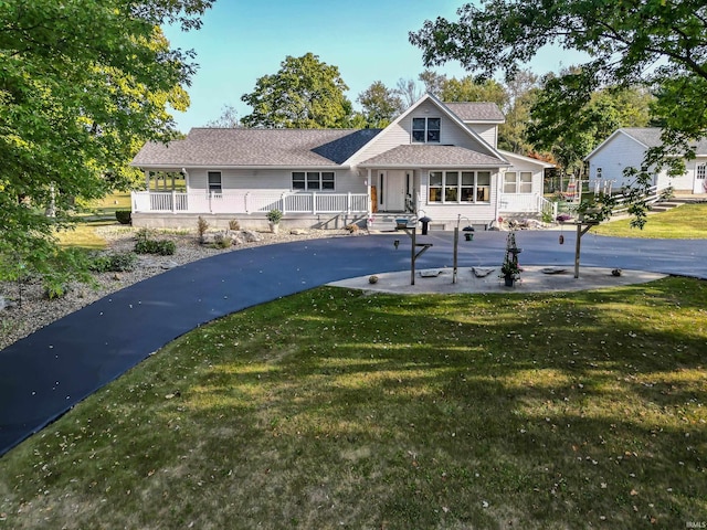 view of front of house with a porch and a front yard