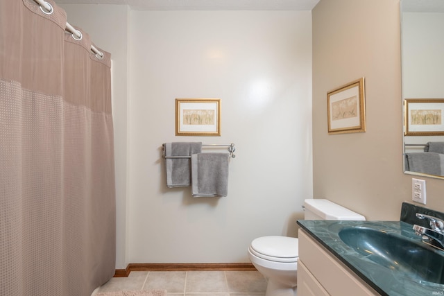 full bath with toilet, vanity, tile patterned floors, baseboards, and curtained shower