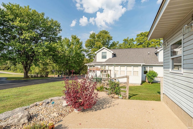 view of grassy yard featuring a patio area