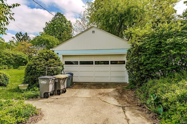 view of detached garage