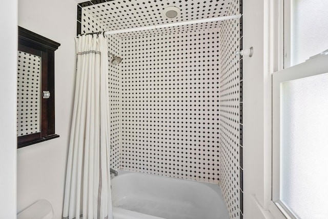 1602 Cedar St, South Bend, IN 46617 - full bathroom featuring shower / tub combo