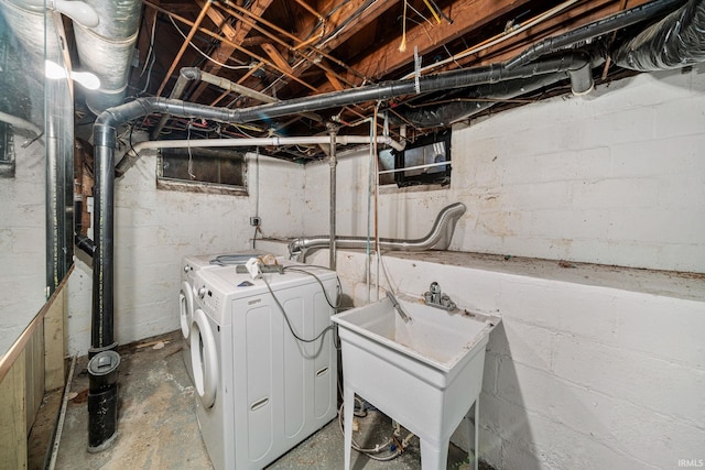 1602 Cedar St, South Bend, IN 46617 - clothes washing area featuring washer and dryer