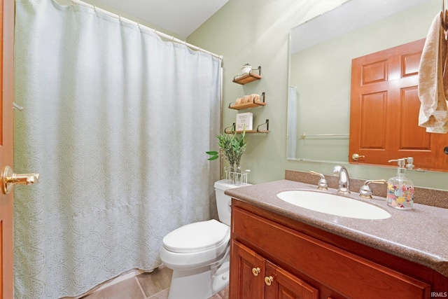 full bath featuring toilet, vanity, and a shower with shower curtain