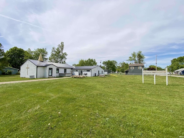 1804 W 11th St, Marion, IN 46953 - view of green lawn