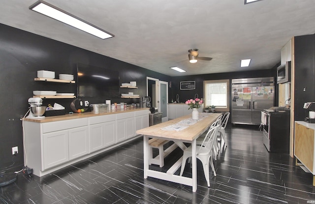 1804 W 11th St, Marion, IN 46953 - dining room with a ceiling fan