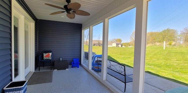 sunroom / solarium with ceiling fan