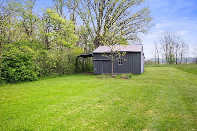 view of green lawn featuring an outbuilding