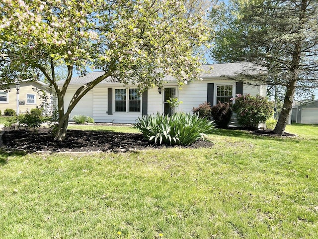 view of front facade with a front yard