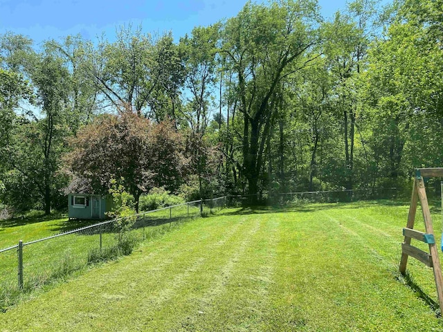 2800 E Bernice Dr, Bloomington, IN 47401 - view of yard featuring a shed and an outdoor structure