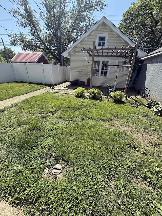 255 W Main St, Peru, IN 46970 - view of yard