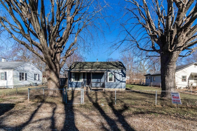 1926 E 17th St, Muncie, IN 47304 - bungalow with a gate and a fenced front yard
