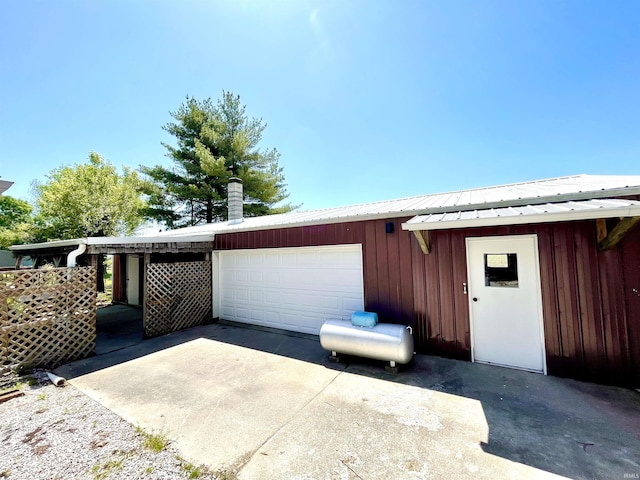 view of detached garage