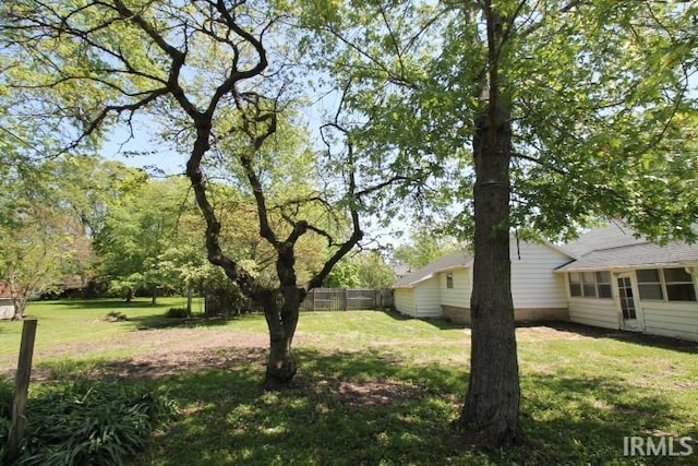 128 E Washington St, Williamsport, IN 47993 - view of yard