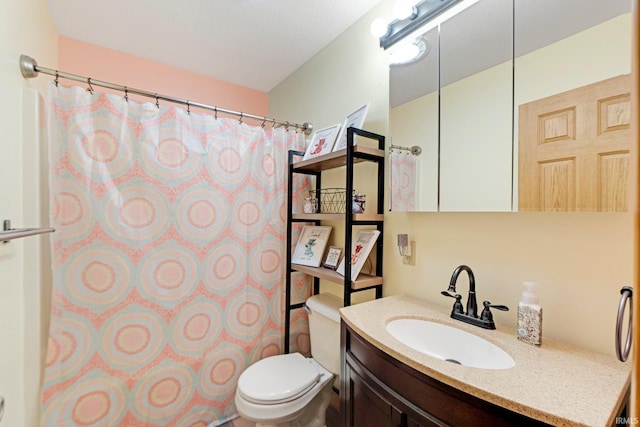 706 Taylor Ln, Albion, IN 46701 - full bathroom featuring toilet, vanity, and curtained shower