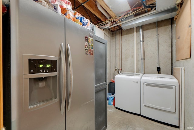 706 Taylor Ln, Albion, IN 46701 - clothes washing area with washer and dryer