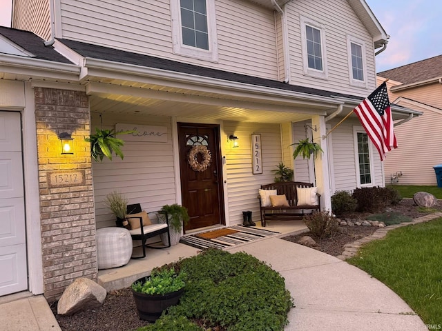 entrance to property featuring a porch