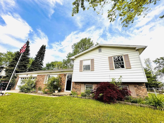 2796 Alexandria Ct, Lafayette, IN 47909 - split level home featuring brick siding and a front lawn
