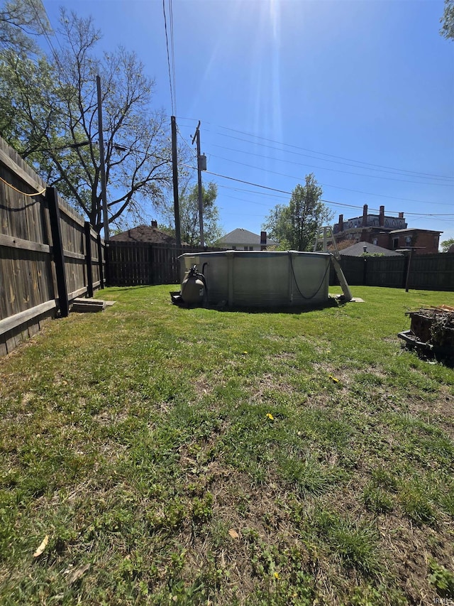 304 N Main St, South Whitley, IN 46787 - view of yard