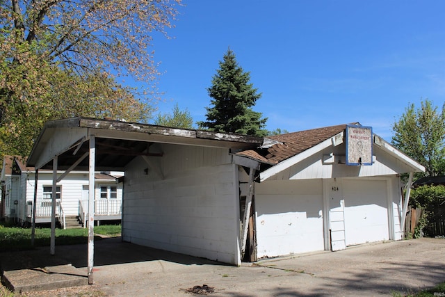 404 S Peters St, Garrett, IN 46738 - view of side of home featuring a detached garage and concrete block siding