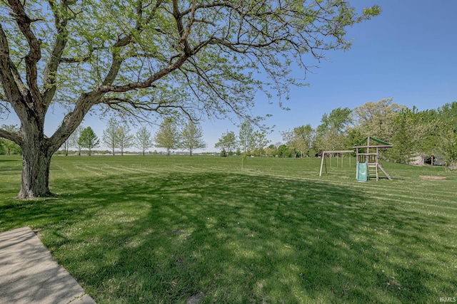 5002 Buffalo Ct, Fort Wayne, IN 46804 - view of grassy yard