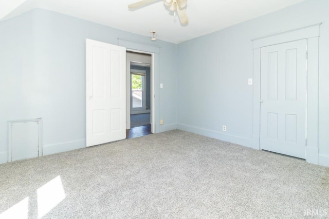 unfurnished bedroom featuring carpet flooring, baseboards, and a ceiling fan