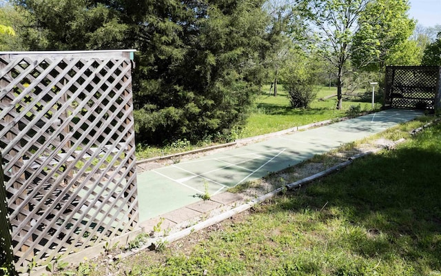 2105 N 100 W, Winchester, IN 47394 - surrounding community with shuffleboard, a yard, and view of wooded area