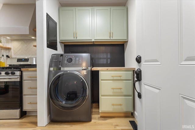 736 Paradise Ave, Lafayette, IN 47905 - laundry area featuring washer / clothes dryer and light wood-type flooring