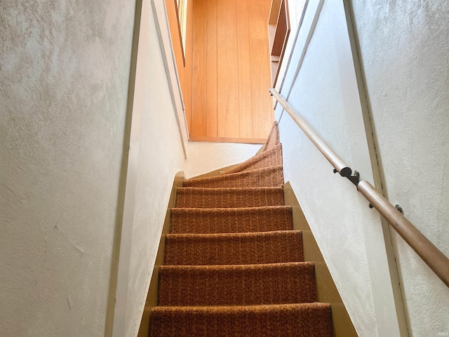 710 N Union St, Union City, IN 47390 - stairway with a textured wall