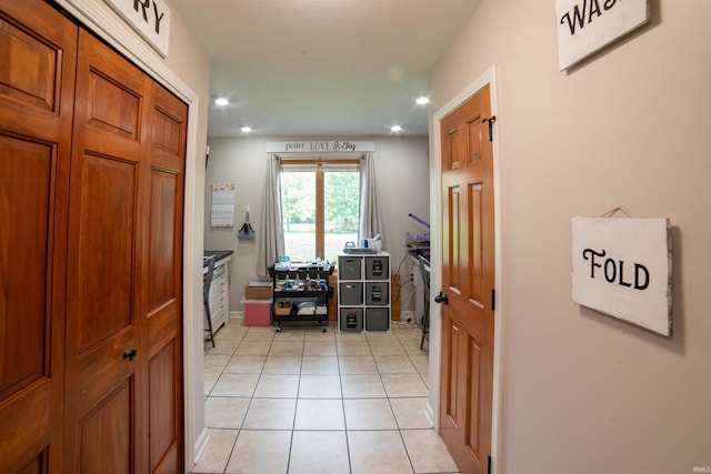 foyer entrance featuring recessed lighting and light tile patterned flooring