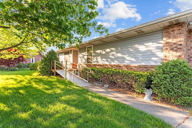 2704 President Ln, Kokomo, IN 46902 - view of side of home with brick siding and a yard