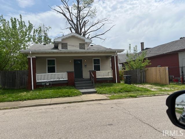 909 N 5th Ave, Evansville, IN 47710 - bungalow-style home featuring fence and covered porch