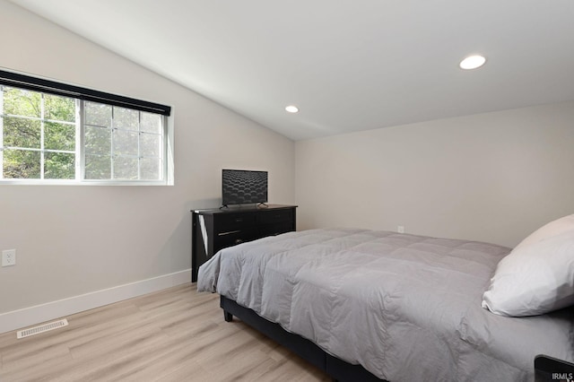 bedroom featuring lofted ceiling, light wood-type flooring, recessed lighting, and baseboards