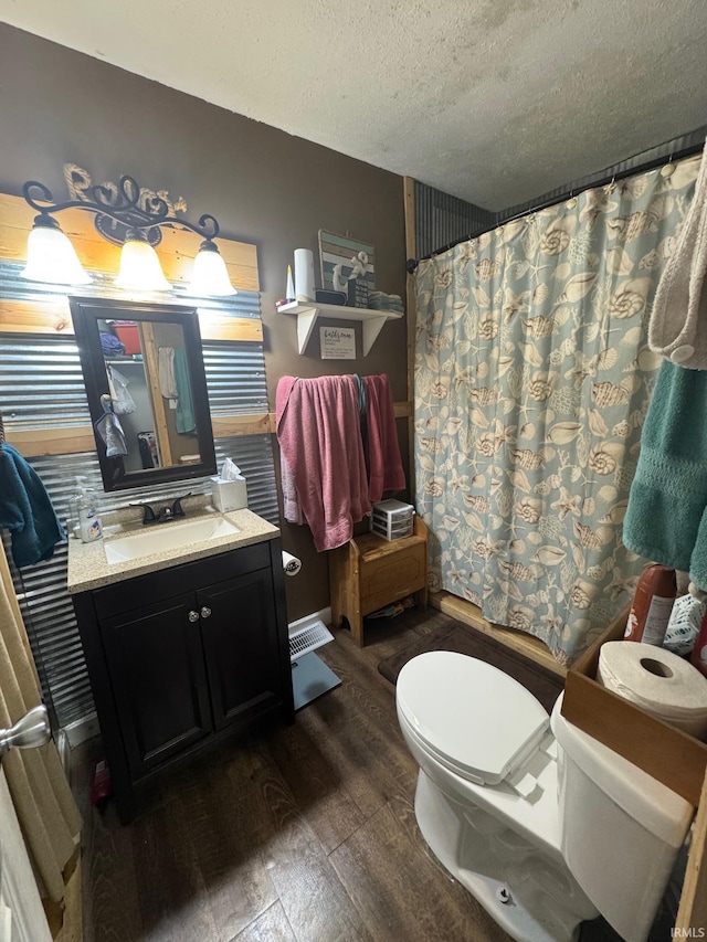 515 E Washington St, Attica, IN 47918 - full bathroom featuring wood finished floors, toilet, a textured ceiling, vanity, and curtained shower