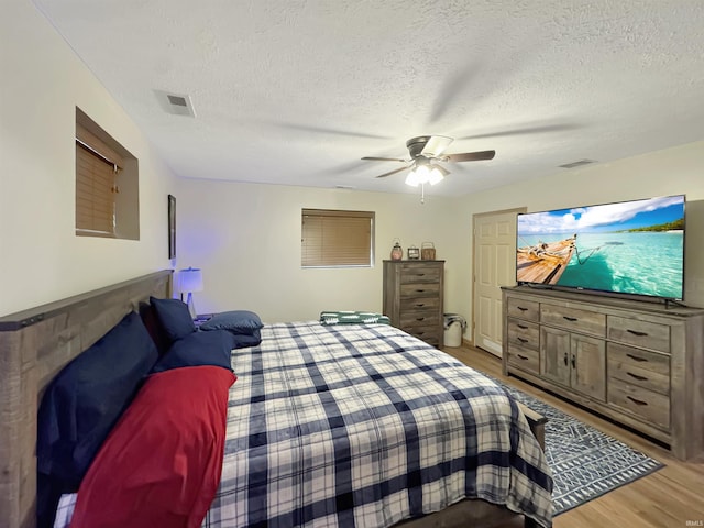 2548 N Letterman Rd, Paragon, IN 46166 - bedroom with light wood-style floors, a textured ceiling, and ceiling fan