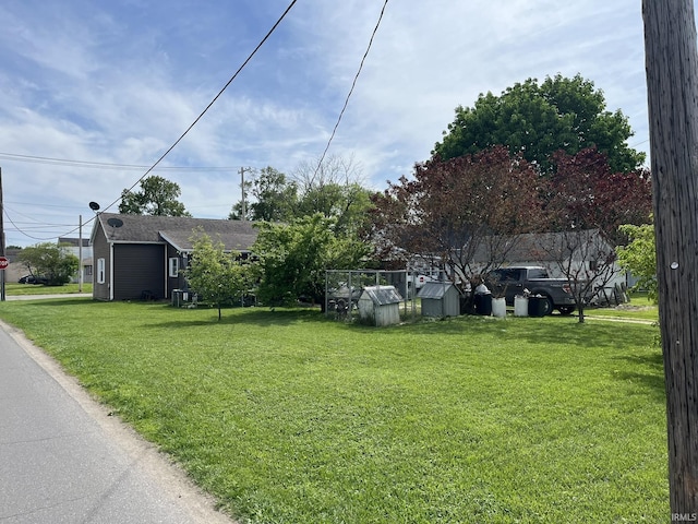502 W Vantrees St, Washington, IN 47501 - view of grassy yard