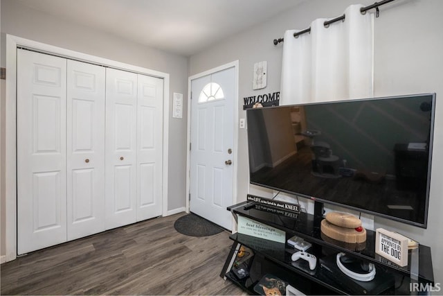 902 E Grant, Hartford City, IN 47348 - entrance foyer featuring wood finished floors and baseboards