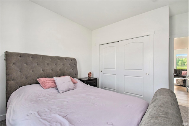 bedroom featuring vaulted ceiling and a closet