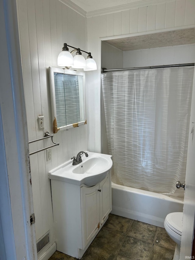 bathroom featuring shower / bathtub combination with curtain, toilet, vanity, and ornamental molding