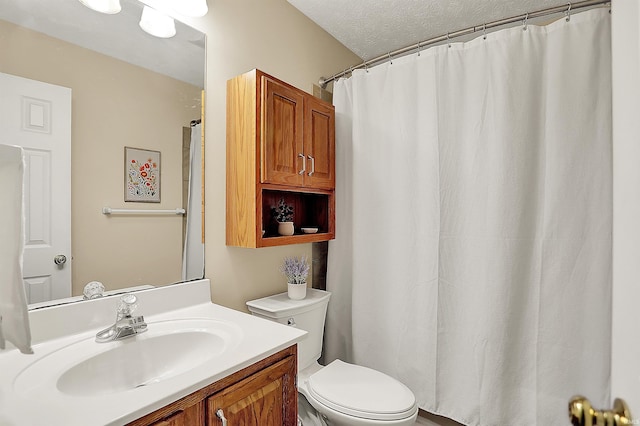4113 S Hedgewood Ct, Bloomington, IN 47403 - full bath with toilet, vanity, a textured ceiling, and a shower with shower curtain